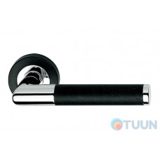 Linea Cali handle, Karina, on 102 round rosette, chrome/black