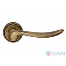 Linea Cali handle, Beta, on 11 round rosette, patina