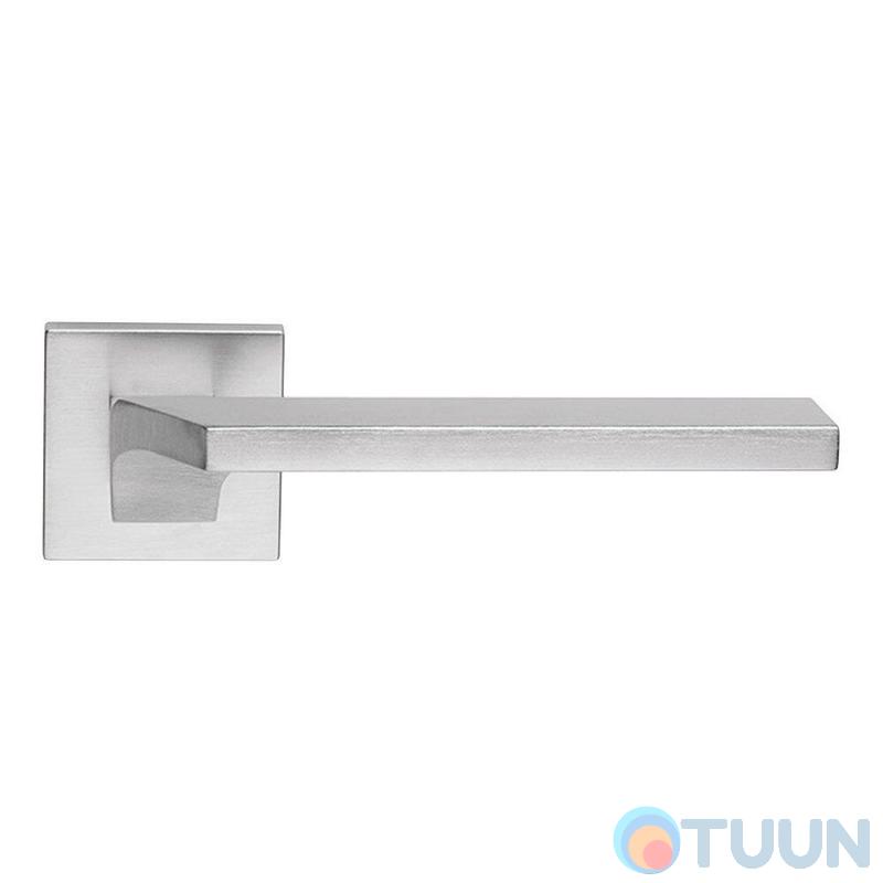 Linea Cali handle, Giro, on 24 square socket, matt chrome