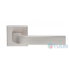Ilavio handle, 376, on square socket, brushed nickel