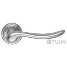 Linea Cali handle, Beta, on 11 round rosette, matt chrome