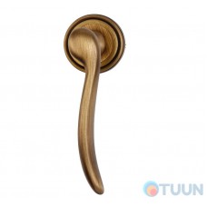 Linea Cali window handle, Beta, patina